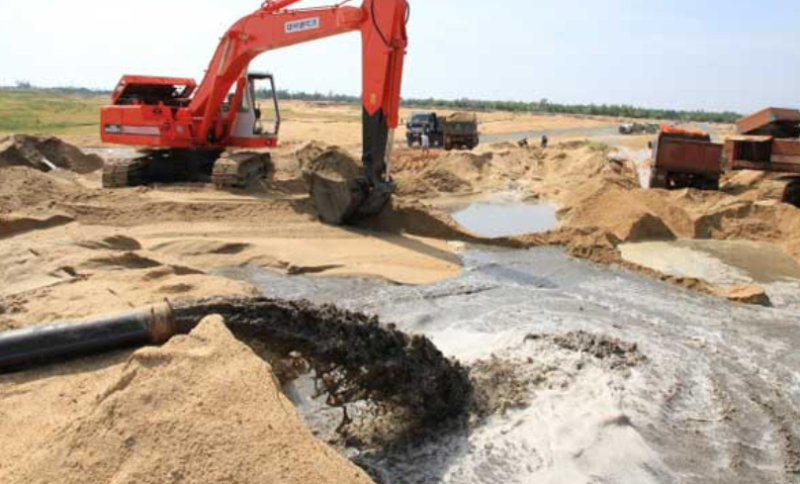 Bom cát san lấp mặt bằng